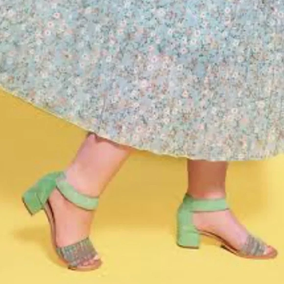 * NWOT*Cloud Footwear | Kenzie Block Heels - Picture 1 of 10